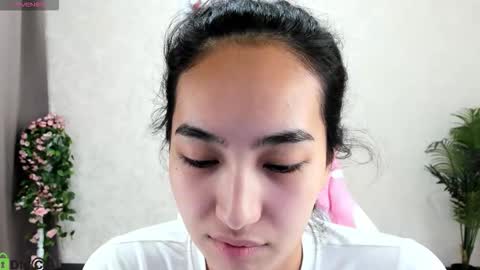 Snapshot of kira_lilian chatting on October 2025 01:51:02 AM Aura online show from October 2025 01:51:02 AM