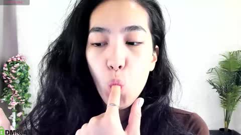 Snapshot of kira_lilian chatting on November 2025 03:05:01 AM Aura online show from November 2025 03:05:01 AM