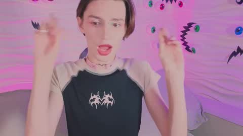 Snapshot of kira_long chatting on October 2025 05:31:02 AM MADI online show from October 2025 05:31:02 AM