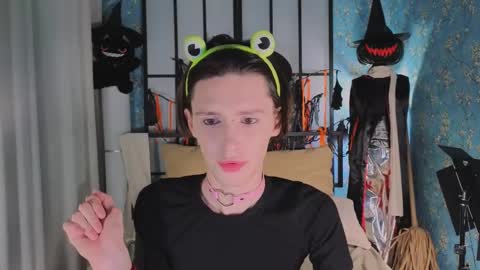 Snapshot of kira_long chatting on November 2025 05:10:02 AM MADI online show from November 2025 05:10:02 AM