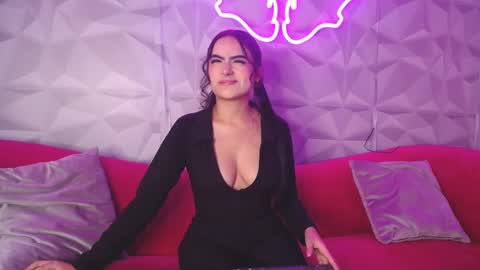 kira_moon_01 online show from October 2025 07:35:02 PM