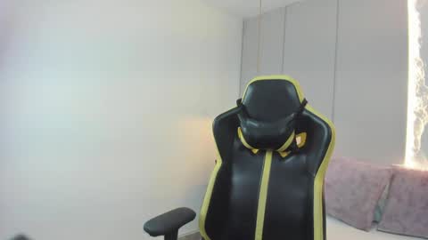 K I R A online show from April 2026 11:03:02 AM