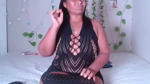 kira-squir online show from September 2025 10:42:01 PM