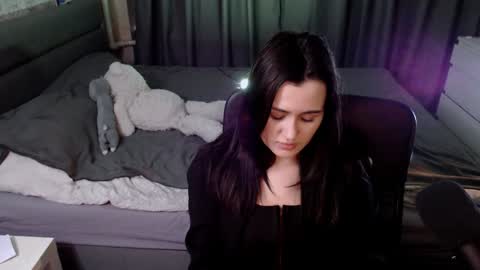 Snapshot of kira_yammy chatting on December 2024 01:29:01 AM Kira follow me online show from December 2024 01:29:01 AM