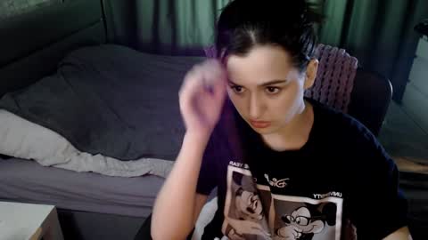 Snapshot of kira_yammy chatting on December 2024 09:50:02 PM Kira follow me online show from December 2024 09:50:02 PM