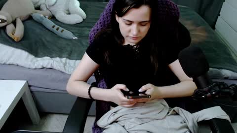 Snapshot of kira_yammy chatting on January 2025 01:43:02 AM Kira follow me online show from January 2025 01:43:02 AM