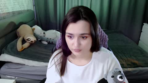 Snapshot of kira_yammy chatting on January 2025 01:12:02 PM Kira follow me online show from January 2025 01:12:02 PM