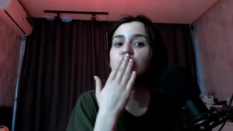 Snapshot of kira_yammy chatting on May 2026 01:13:01 AM Kira follow me online show from May 2026 01:13:01 AM