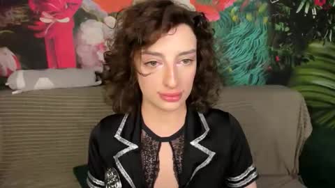 Kira  online show from April 2026 05:39:02 PM