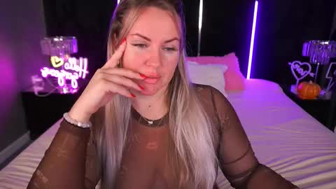 Kira online show from November 2025 12:09:01 AM