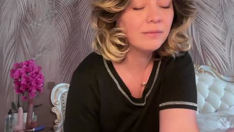 KiraDivine online show from March 2026 01:37:01 PM