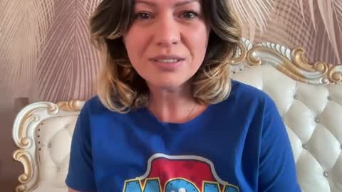 KiraDivine online show from April 2026 01:12:01 PM