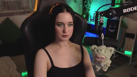 Kira    online show from November 2025 02:01:02 AM