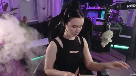 Kira    online show from March 2026 06:55:01 PM