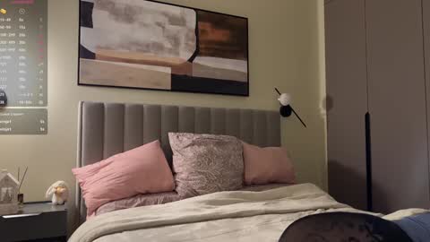 Kira online show from December 2024 12:33:01 PM