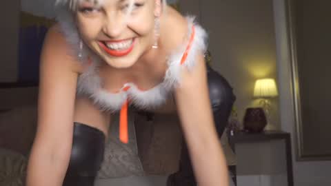 Snapshot of kirasunny chatting on December 2024 09:29:02 PM kirasunny online show from December 2024 09:29:02 PM