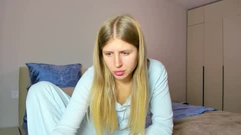 Kira online show from October 2025 05:53:01 PM