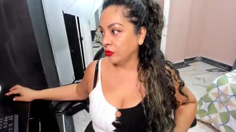 Snapshot of kirss_milff chatting on September 2025 12:16:02 PM kriss online show from September 2025 12:16:02 PM