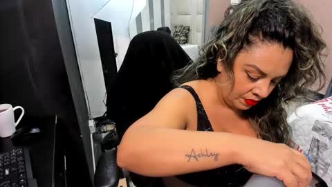 Snapshot of kirss_milff chatting on September 2025 12:28:02 PM kriss online show from September 2025 12:28:02 PM