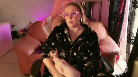 kissica online show from February 2025 01:01:01 PM