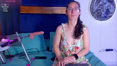 Kissing Company online show from November 2025 03:23:02 AM