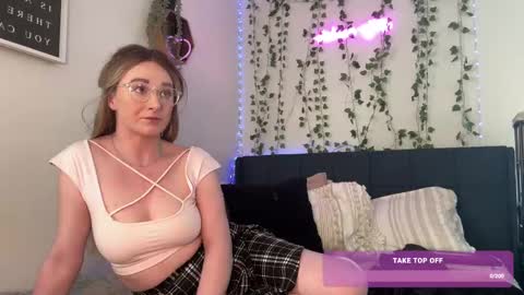 Snapshot of kisskatie chatting on March 2025 04:32:02 PM Kaitie online show from March 2025 04:32:02 PM