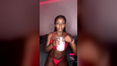 kissmyhipss online show from April 2026 06:00:02 AM