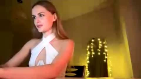 Snapshot of kissnova_ chatting on September 2025 05:24:02 PM Emma online show from September 2025 05:24:02 PM