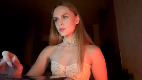 Snapshot of kissnova_ chatting on September 2025 05:27:01 PM Emma online show from September 2025 05:27:01 PM