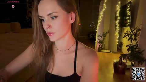 Snapshot of kissnova_ chatting on October 2025 10:32:02 PM Emma online show from October 2025 10:32:02 PM