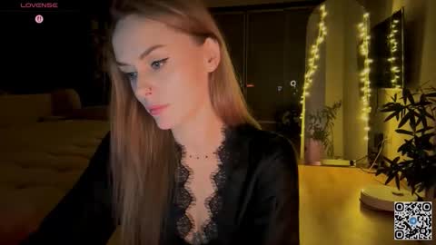 Snapshot of kissnova_ chatting on November 2025 09:46:02 PM Emma online show from November 2025 09:46:02 PM