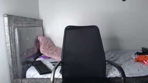 kisssmiles online show from October 2025 05:13:02 PM