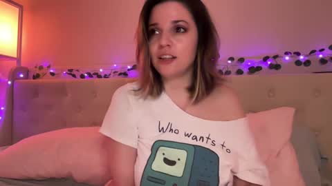 KitatoChips online show from November 2025 04:44:01 AM