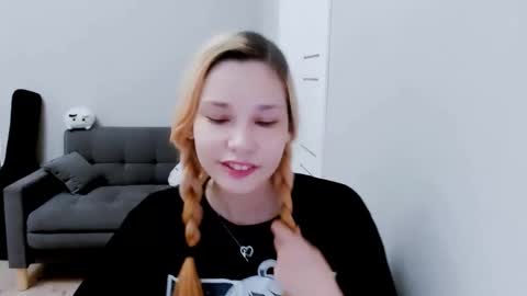 Alissa online show from September 2025 06:29:02 PM
