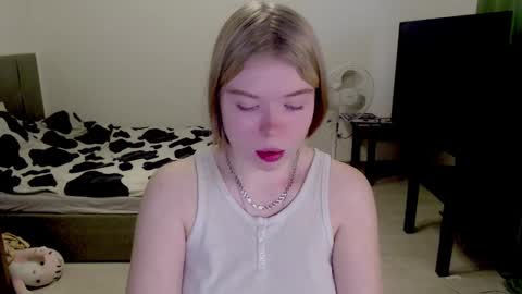 Snapshot of kitten_jenny01 chatting on December 2024 10:12:02 AM Jennyblonde and Emmabrunette online show from December 2024 10:12:02 AM