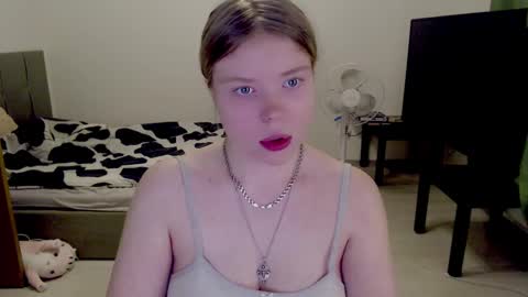 Snapshot of kitten_jenny01 chatting on March 2025 09:43:02 PM Jennyblonde and Emmabrunette online show from March 2025 09:43:02 PM