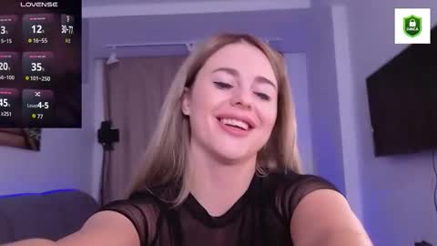 Snapshot of kitten_mr chatting on November 2025 06:40:01 PM kitten online show from November 2025 06:40:01 PM