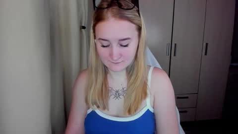 kitten_sun online show from February 2026 02:41:01 AM