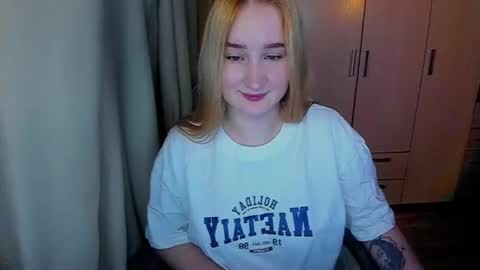 kitten_sun online show from June 2026 03:25:02 PM