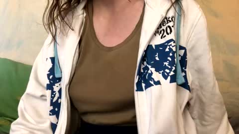 Snapshot of kittie_creme chatting on June 2026 03:12:01 PM Kittie Creme online show from June 2026 03:12:01 PM