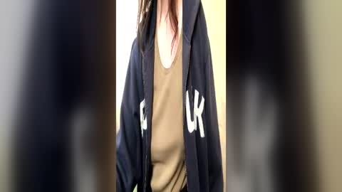 Snapshot of kittie_creme chatting on June 2026 09:25:02 AM Kittie Creme online show from June 2026 09:25:02 AM