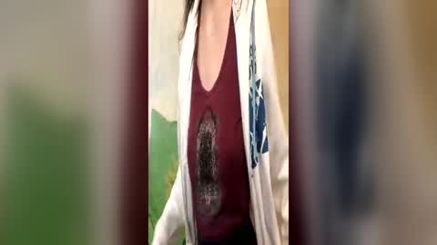 Snapshot of kittie_creme chatting on June 2026 09:57:02 AM Kittie Creme online show from June 2026 09:57:02 AM