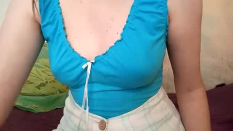 Snapshot of kittie_creme chatting on July 2026 10:56:02 AM Kittie Creme online show from July 2026 10:56:02 AM