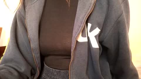 Snapshot of kittie_creme chatting on July 2026 01:32:01 PM Kittie Creme online show from July 2026 01:32:01 PM