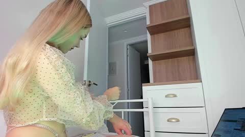 sophie online show from March 2026 06:57:01 PM