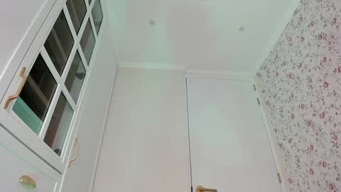 sophie online show from March 2026 06:00:01 PM