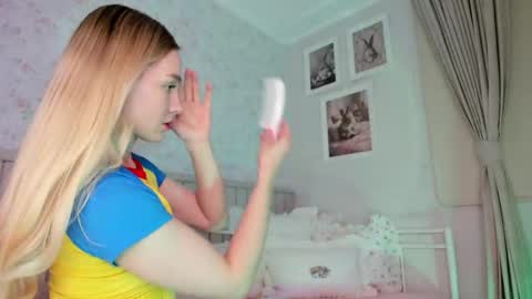 sophie online show from May 2026 06:05:02 PM