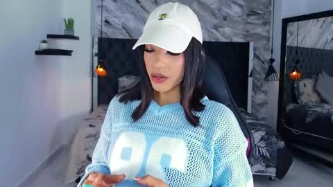 Snapshot of kitty_collins_ chatting on June 2026 12:00:02 PM Kitty online show from June 2026 12:00:02 PM