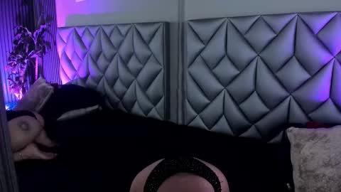 Snapshot of kitty_dolly1 chatting on October 2025 09:15:01 PM online show from October 2025 09:15:01 PM