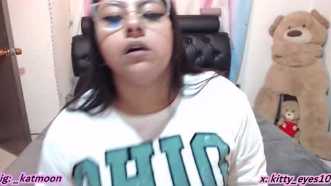 Snapshot of kitty_eyes chatting on December 2024 02:09:01 AM kitty online show from December 2024 02:09:01 AM